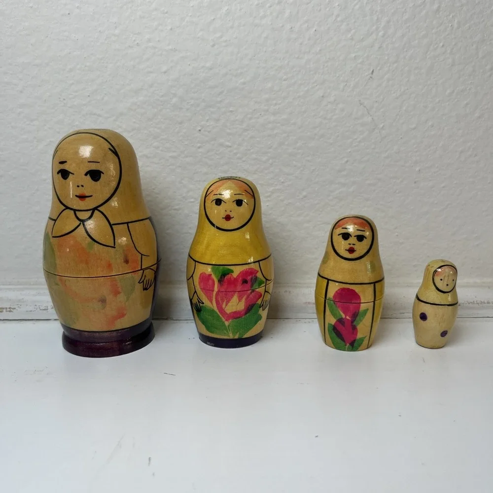 Vintage Russian Nesting Dolls 5 Piece Floral Traditional Russia Matryoshka Dolls